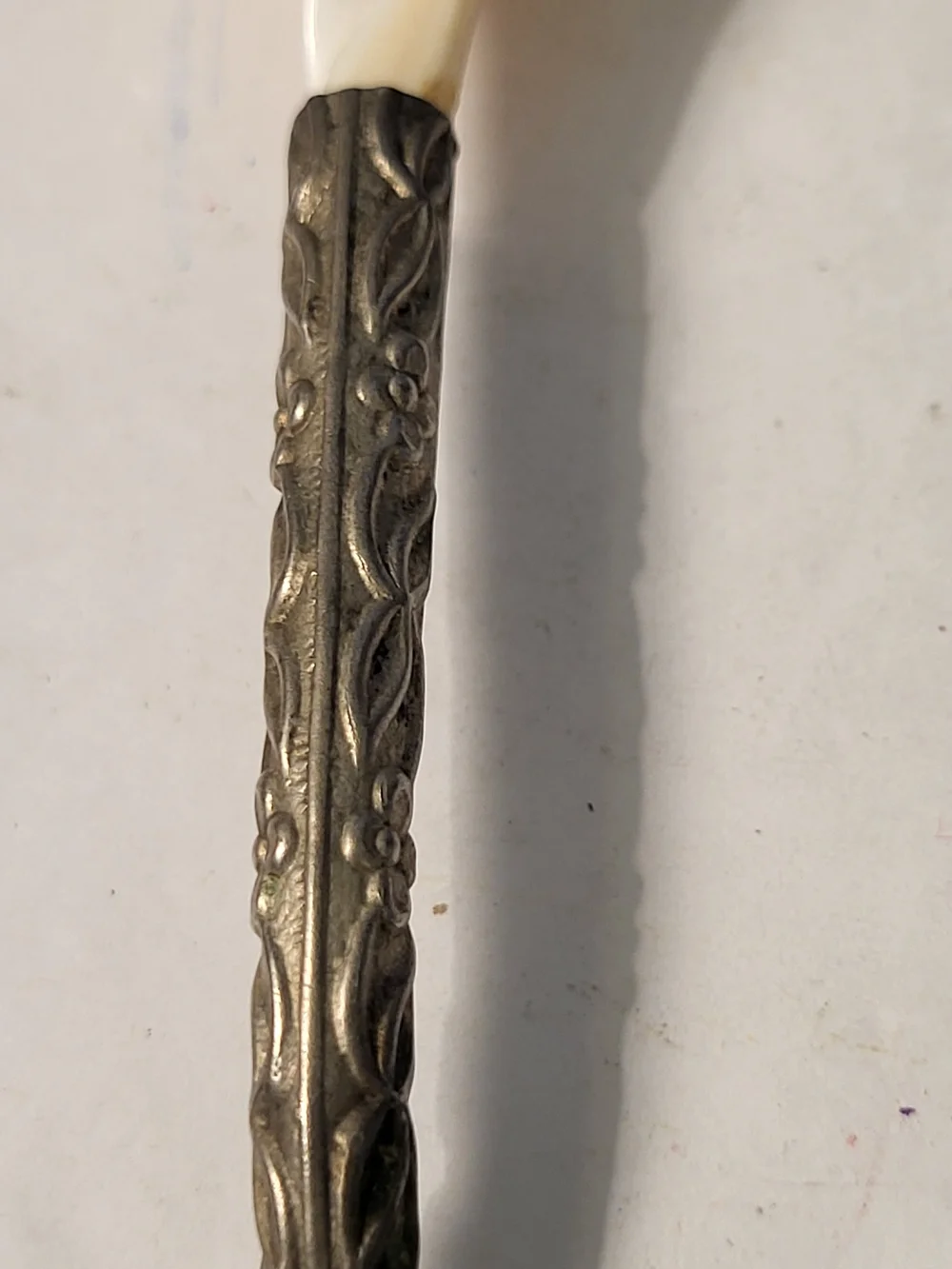Pair Of Vintage Mother of Pearl Caviar Spoons - Iridescent White